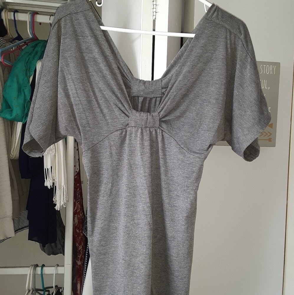 Low neck short sleeve shirt